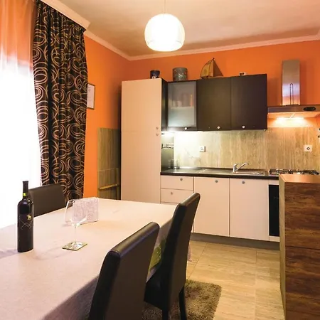 Apartment Nice In W/ Wifi And 1 Bedrooms