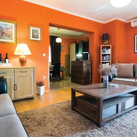 Apartment Nice In W/ Wifi And 1 Bedrooms